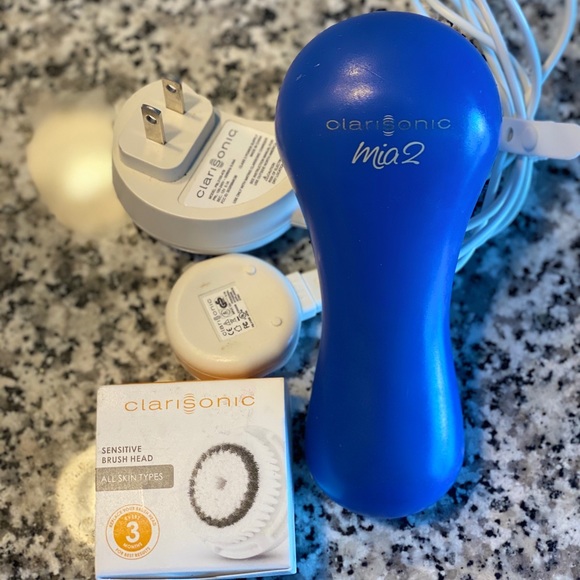 Clarisonic Mia 2 with new unused brush head